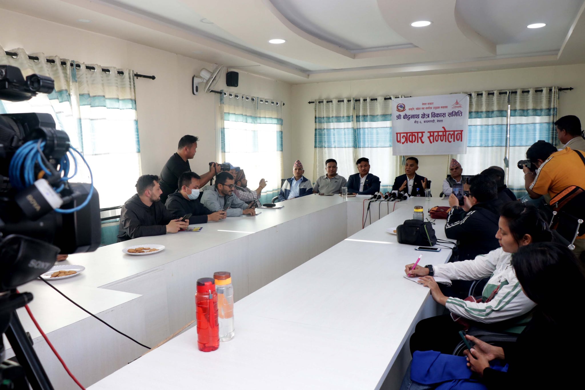 बौद्ध महाचैत्यबाट बुद्ध सन्देश संसारभर’ भन्ने नारासहित बुद्ध जयन्ती मनाइने
