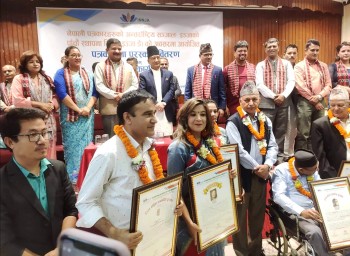 ईञ्जा डेका अवसरमा नेपाली पत्रकारहरु पुरस्कृत, खोजी पत्रकारिता’ पुरस्कार पत्रकार बुढाथोकीलाई 