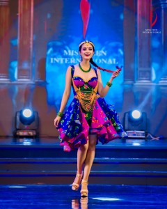 मिस टिन इन्टरनेशनल समीक्षा निरौलाको पोशाक सामाजिक सञ्जालमा ट्रोल  