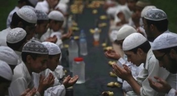 इद उल फित्र पर्व : मुस्लिम समुदायले विशेष नमाज पाठ गरी मनाउदै 