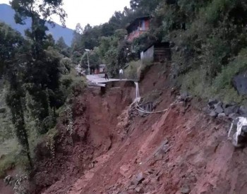 रसुवाको उत्तरगयामा पहिरो खस्दा पासाङल्हामु राजमार्ग अवरुद्ध