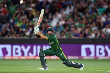 टि २० विश्वकप क्रिकेट फाइनल ः इंग्ल्यान्डलाई पाकिस्तानको  १३८ रनको चुनौति