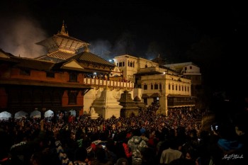 पशुपतिनाथमा भक्तजनको घुँइचो, बिशेष पुजा शुल्क १५ हजार एक सय रुपैयाँ 