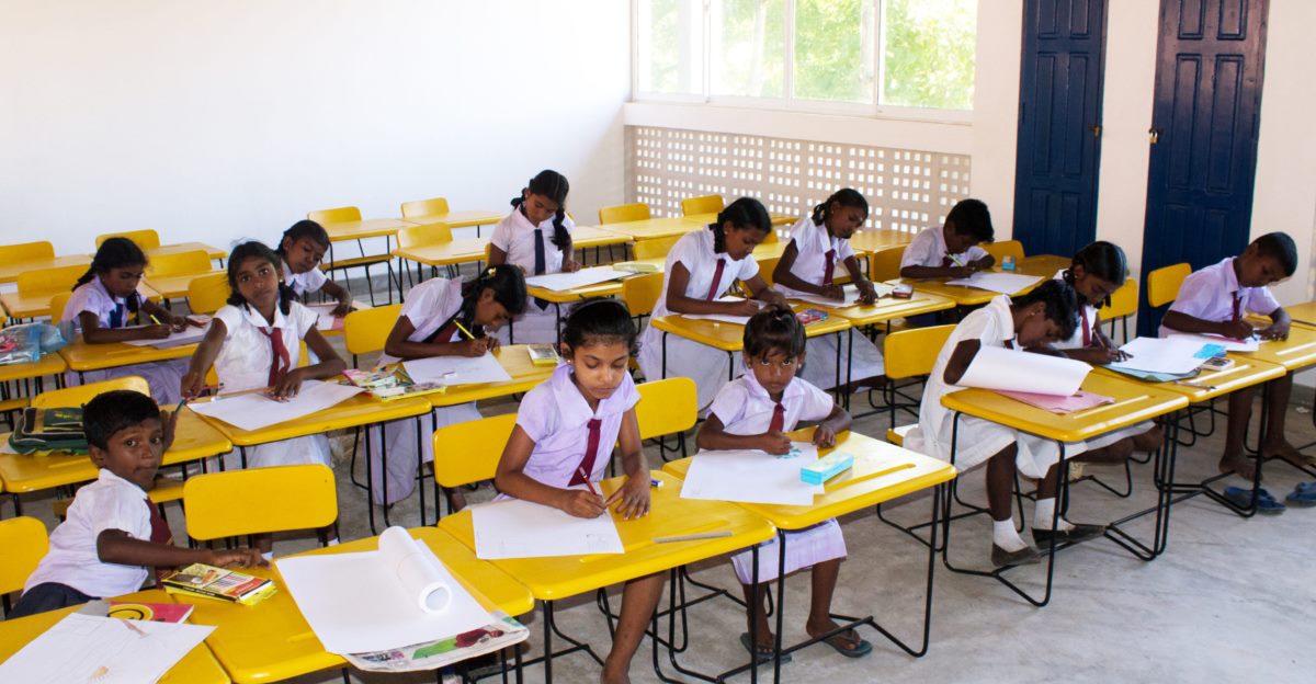 श्रीलंकमा इन्धन संकट : सोमवारदेखि सबै सरकारी कार्यालय बन्द, विद्यालयमा अनलाइन कक्षा